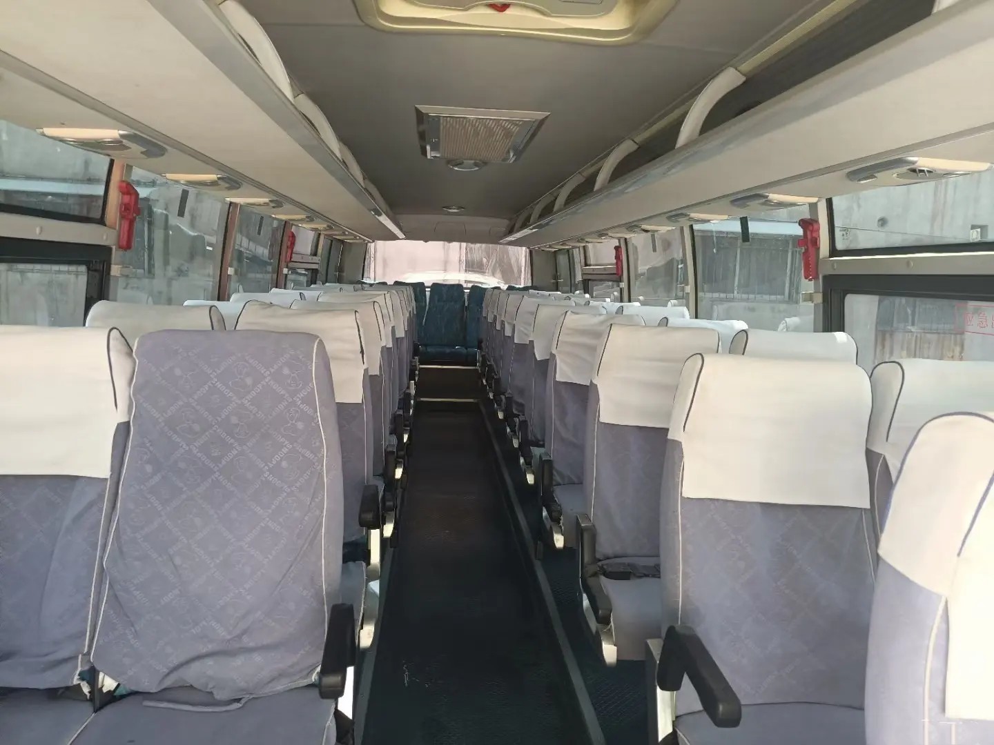 Used Church Bus Front Engine 6 Cylinders 220hp Leaf Spring 45 Seats With Air Conditioner Zhongtong LCK6108D