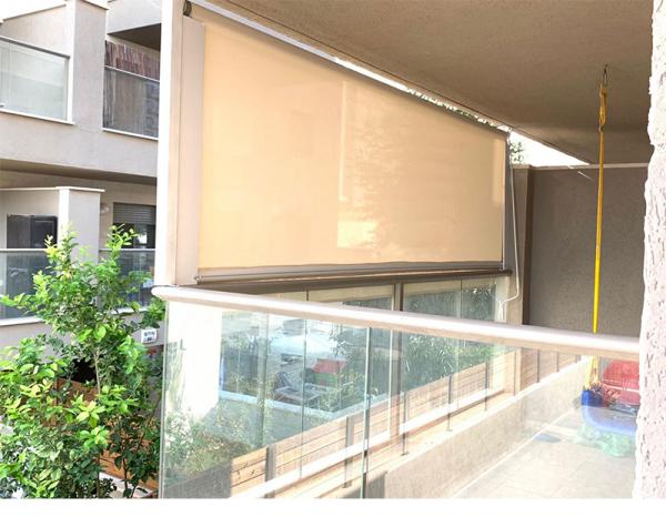 70mm Vertical Retractable Window Awnings Remote Control