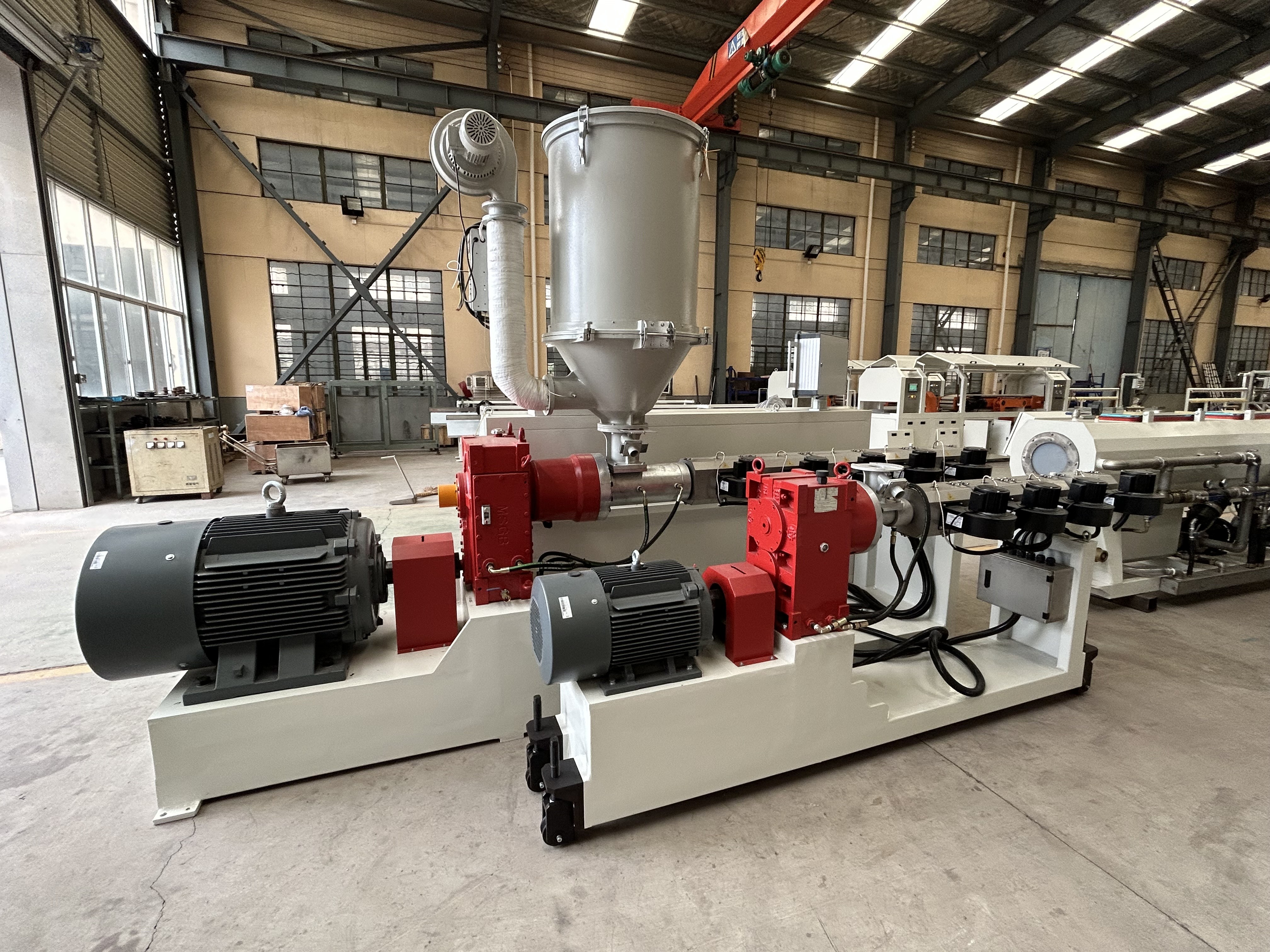 Multi Layers Plastic Pipe Extrusion Line High Speed HDPE PE Pipe Production Machine Line