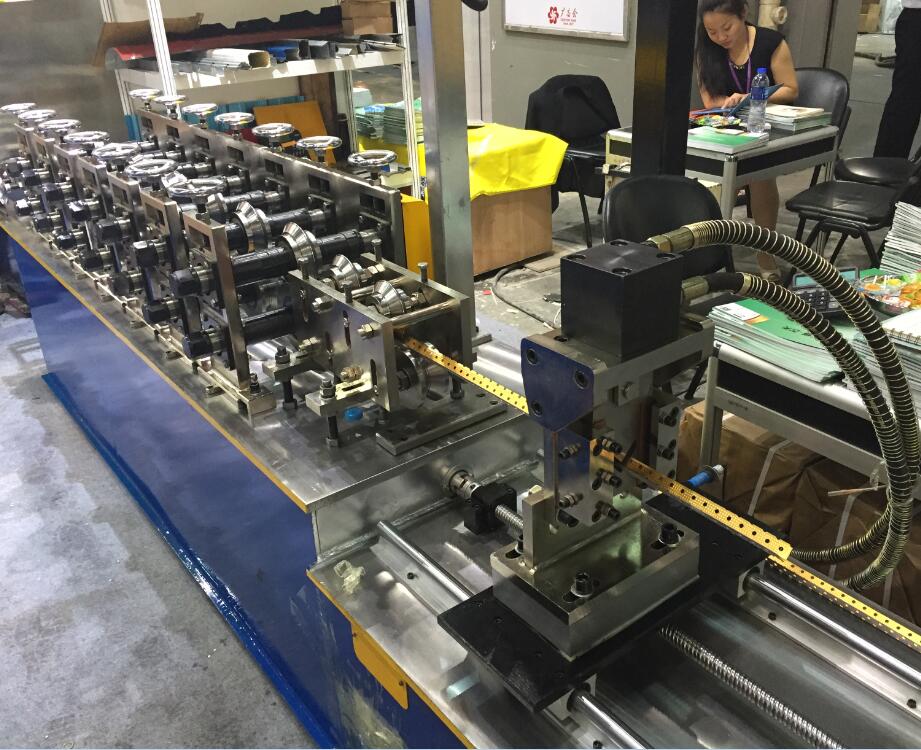 Angle Beads Wall Panel Forming Machine 5.5KW 20m/min Hydraulic Cutting