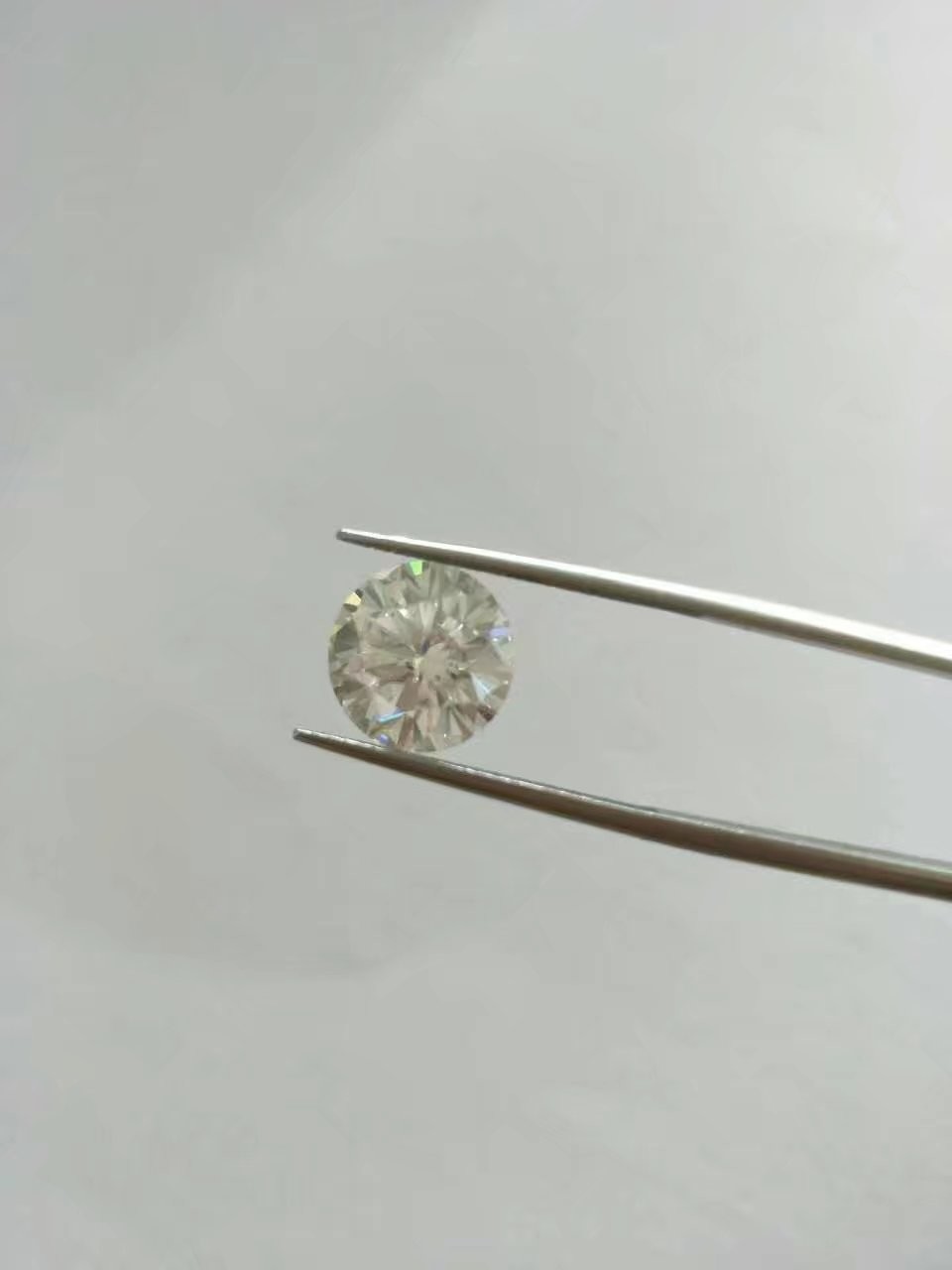 7mm Classic Moissanite 1.25 ct DEF White Color Round Excellent Cut VVS