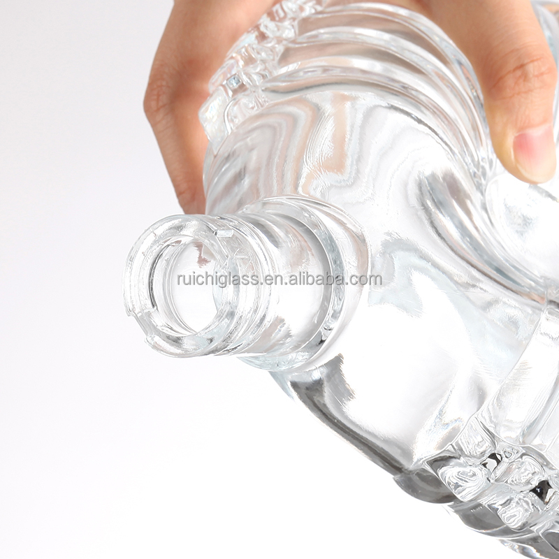 Empty Clear Brandy Glass Bottle 500ml 750ml with Aluminum Plastic PP Collar Material