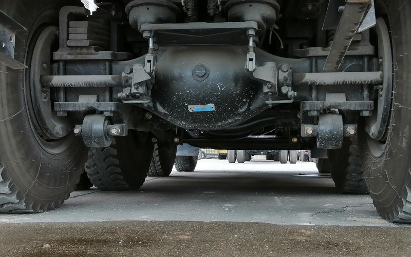 U Shaped Upper Cover And Elevated Cargo Box 12 Wheel Tipper Truck For Mining Dumping
