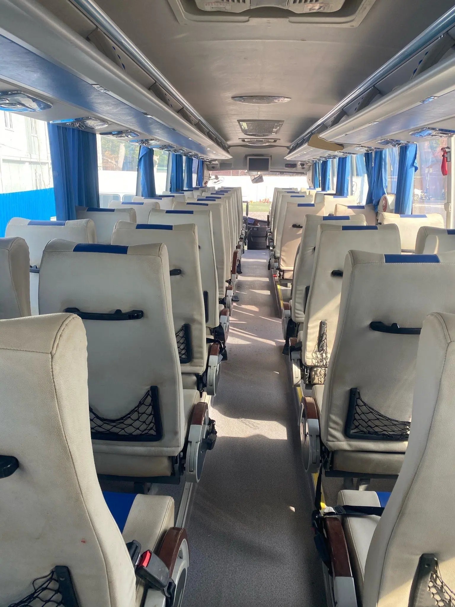 Coach Second Hand 55 Seats 330hp Wechai Engine Double Doors Sealing Window Used Zhongtoong Bus LCK6120