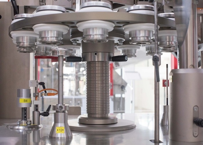 Wiper Ring Loading Mascara Filling Machine Automatically Intermittent Operating Mode