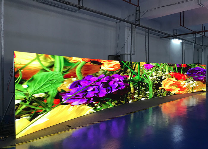 Column Curved Flexible Led Screen Display 2.5mm 240x120mm For Shopping Malls