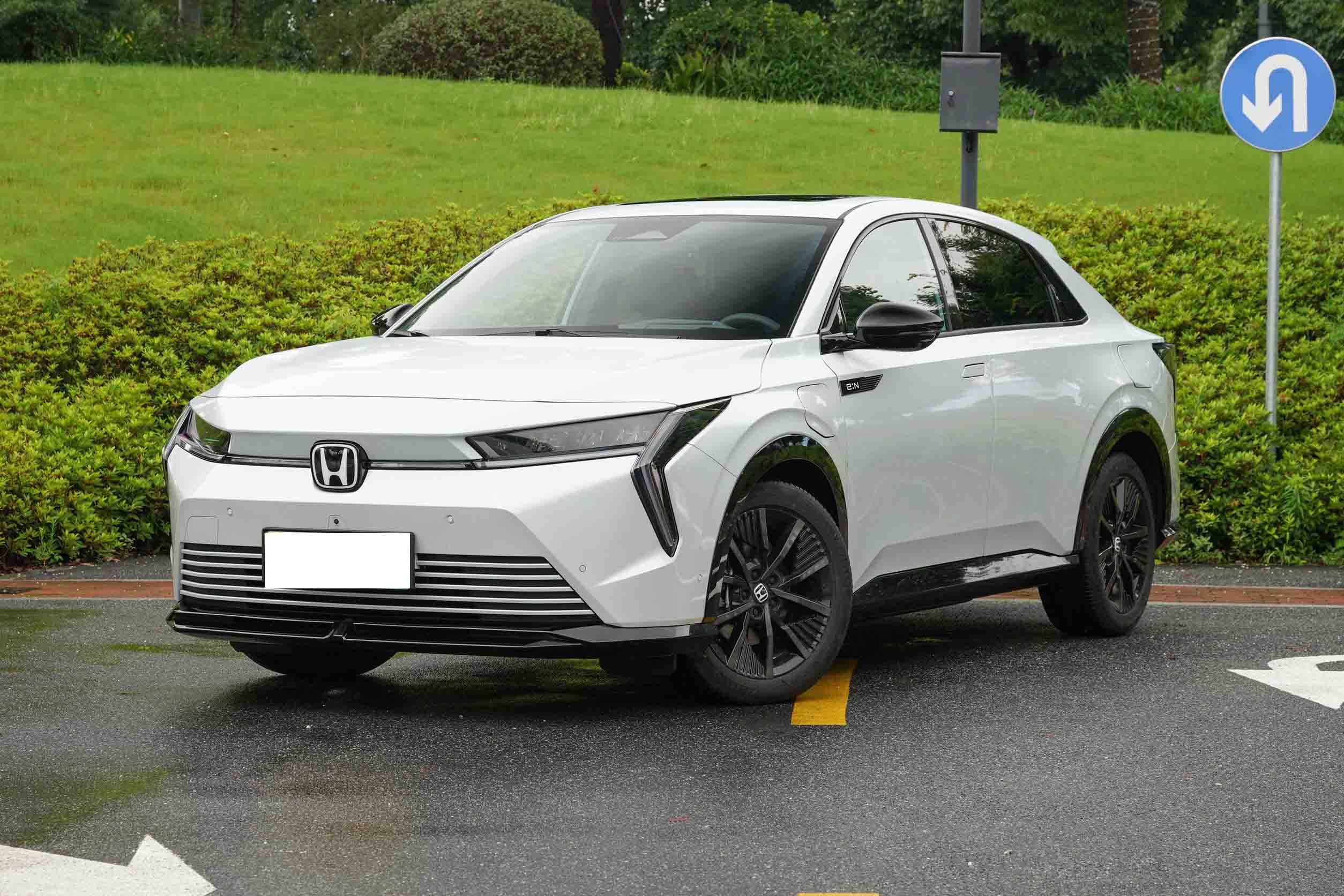 2024 Dongfeng Hondas eNS2 Pure Electric SUV 5-seat Sports Car with 2735mm Wheelbase and Ternary Lithium Ion Battery