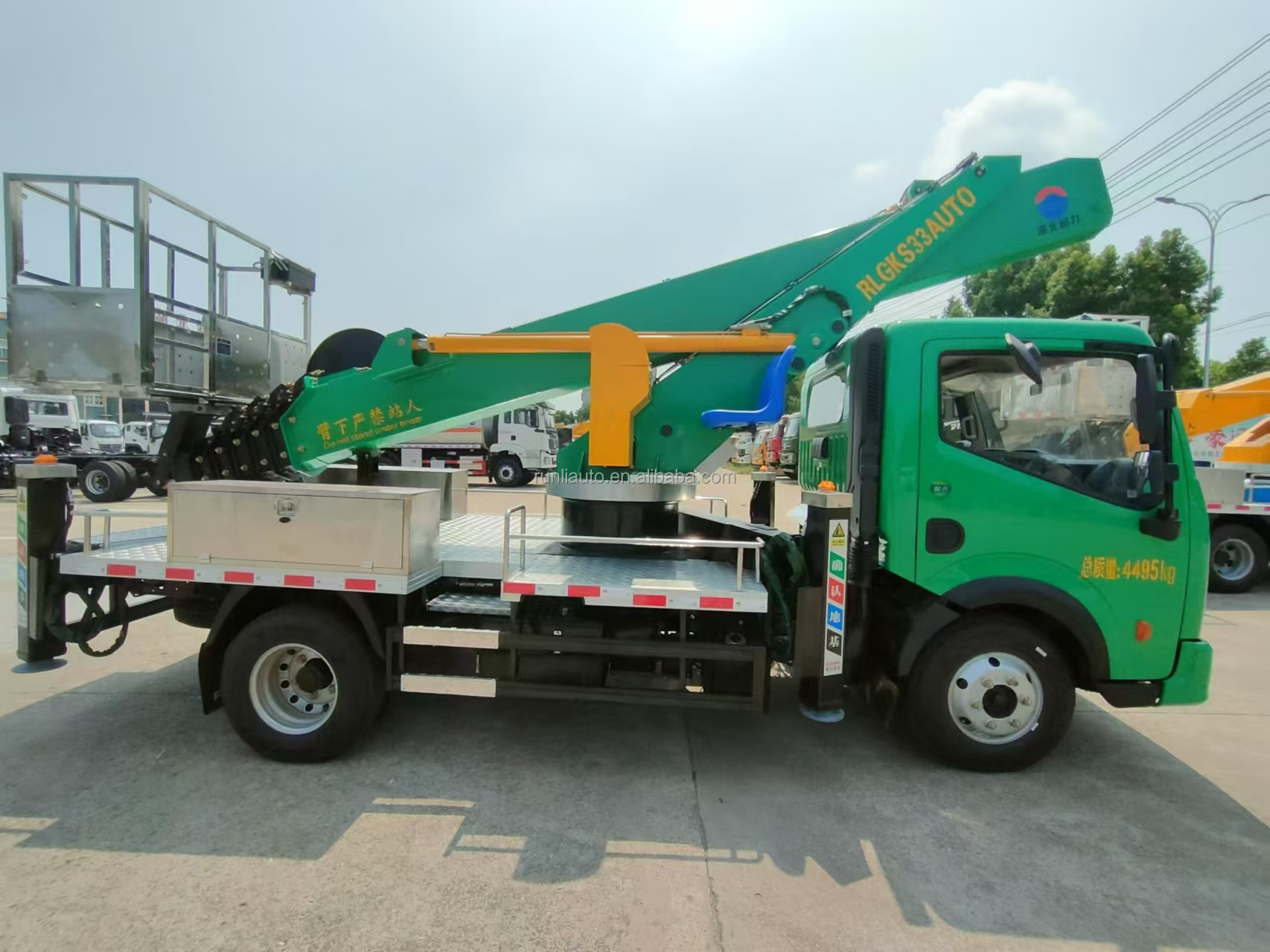 China Factory DFAC DongFeng Duolika Overhead Mounted Aerial Work Platform Telescopic Boom Bucket High Altitude Operation Truck