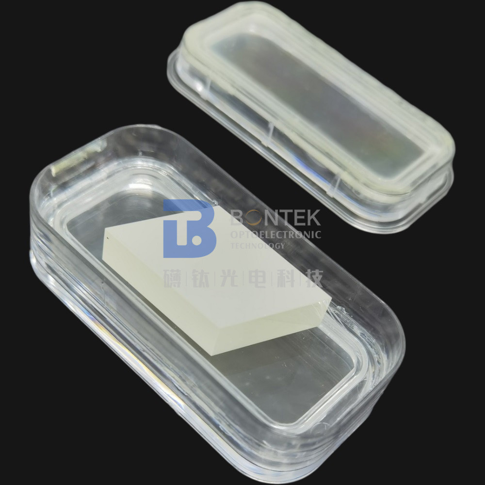 1nm LiNbO3 Wafer used in Visible Near-Infrared and Mid-Infrared Regions