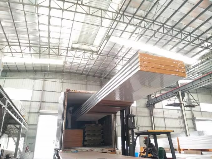 Hotel Fireproof Rock Wool Sandwich Wall and Roof Panel with Metal Glass Sandwich Panel