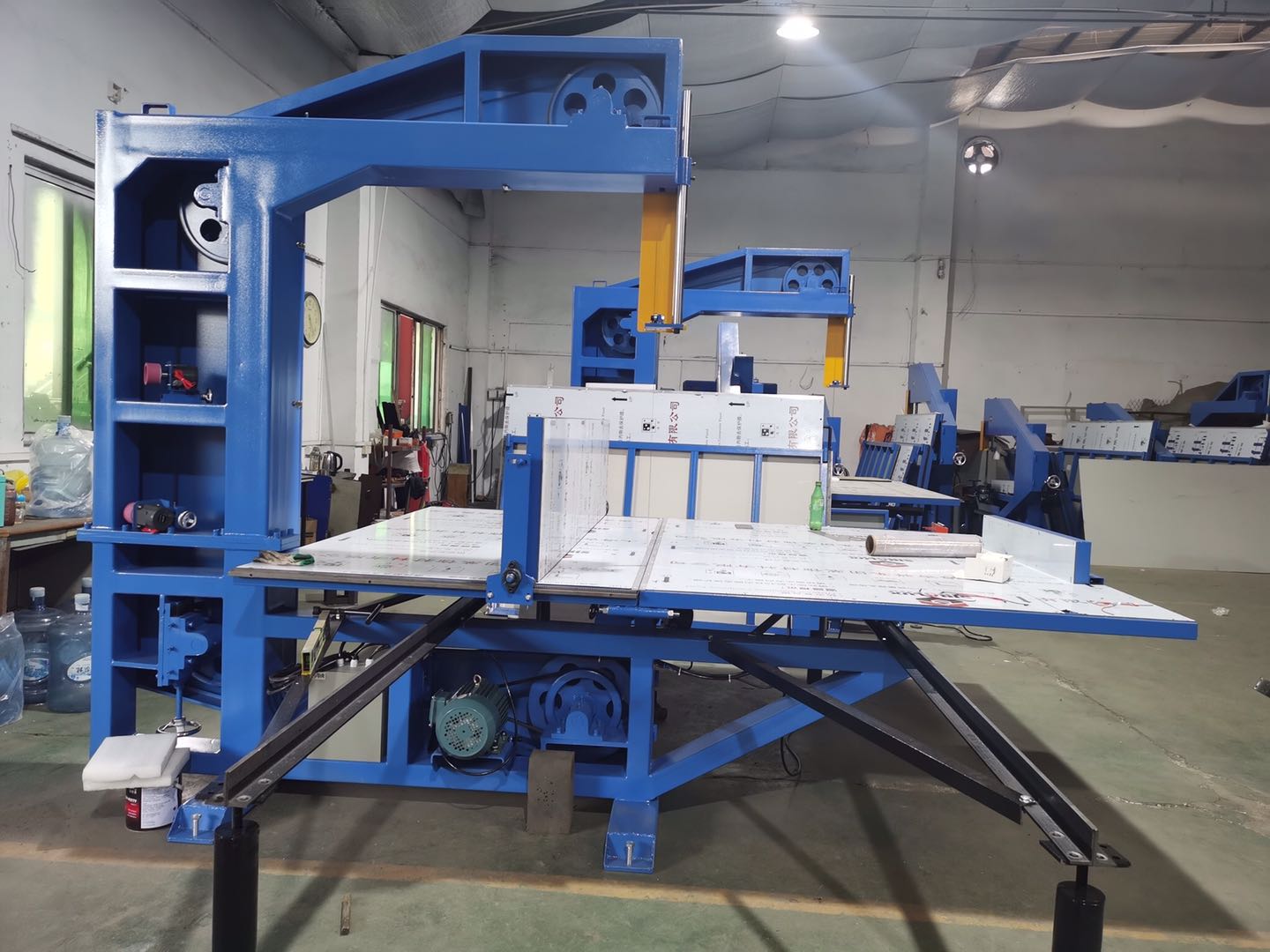 Vertical Blade Saw Manual Cutter for EPE Leather Plastic Rubber Roll Mat Distribution