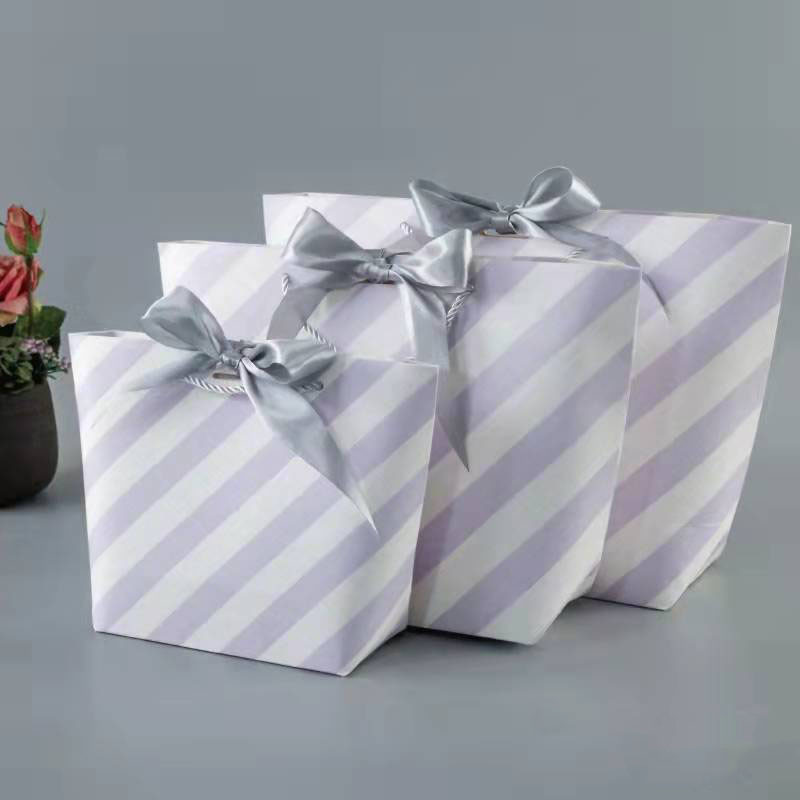 ODM Pantone Color 250gsm Bridesmaid Paper Gift Bags 25*37*11cm