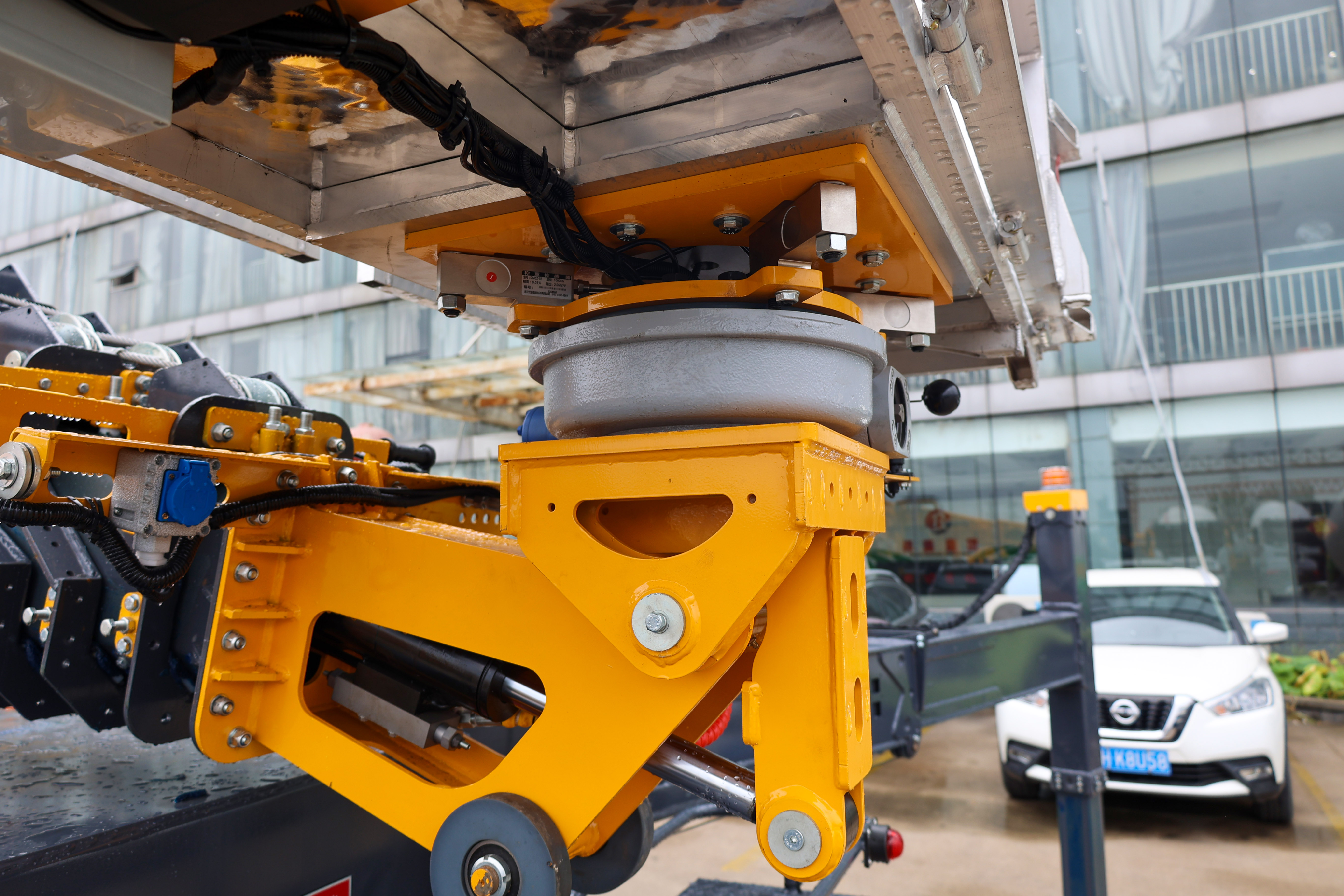 Hydraulic Bucket Lift Truck 40m Diesel aerial platform work vehicles for sale
