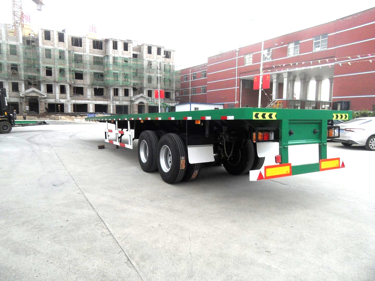 Truck Trailer Two Axles 20FT Container Flatbed Type with Light Tare Weight of 4 Ton
