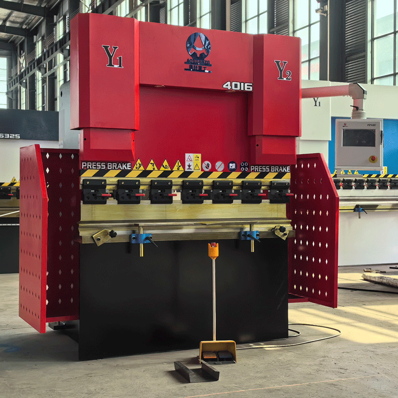 Hydraulic CNC Press Brake 40T1600 3mm Carbon Steel Stainless Steel Bending CNC Hydraulic Bending TP10S Controller