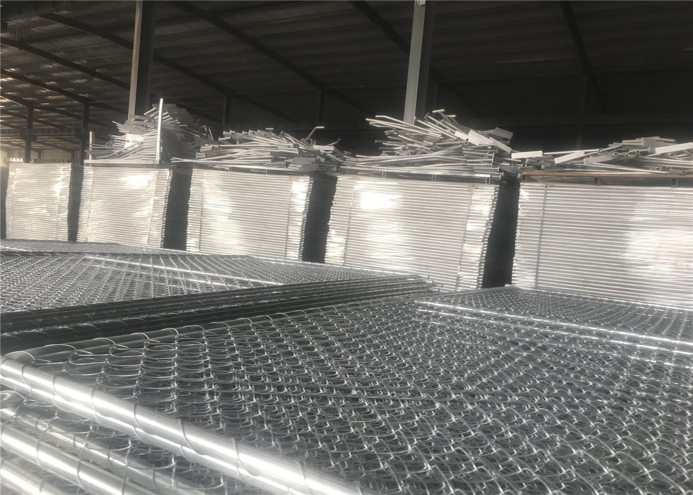 2.375"X2.375" (60mmx60mm) Chain Mesh Aperture Tubing 38mm X 16 Ga Wall Thick 6′x9.5′ Temporary Chain Link Fence