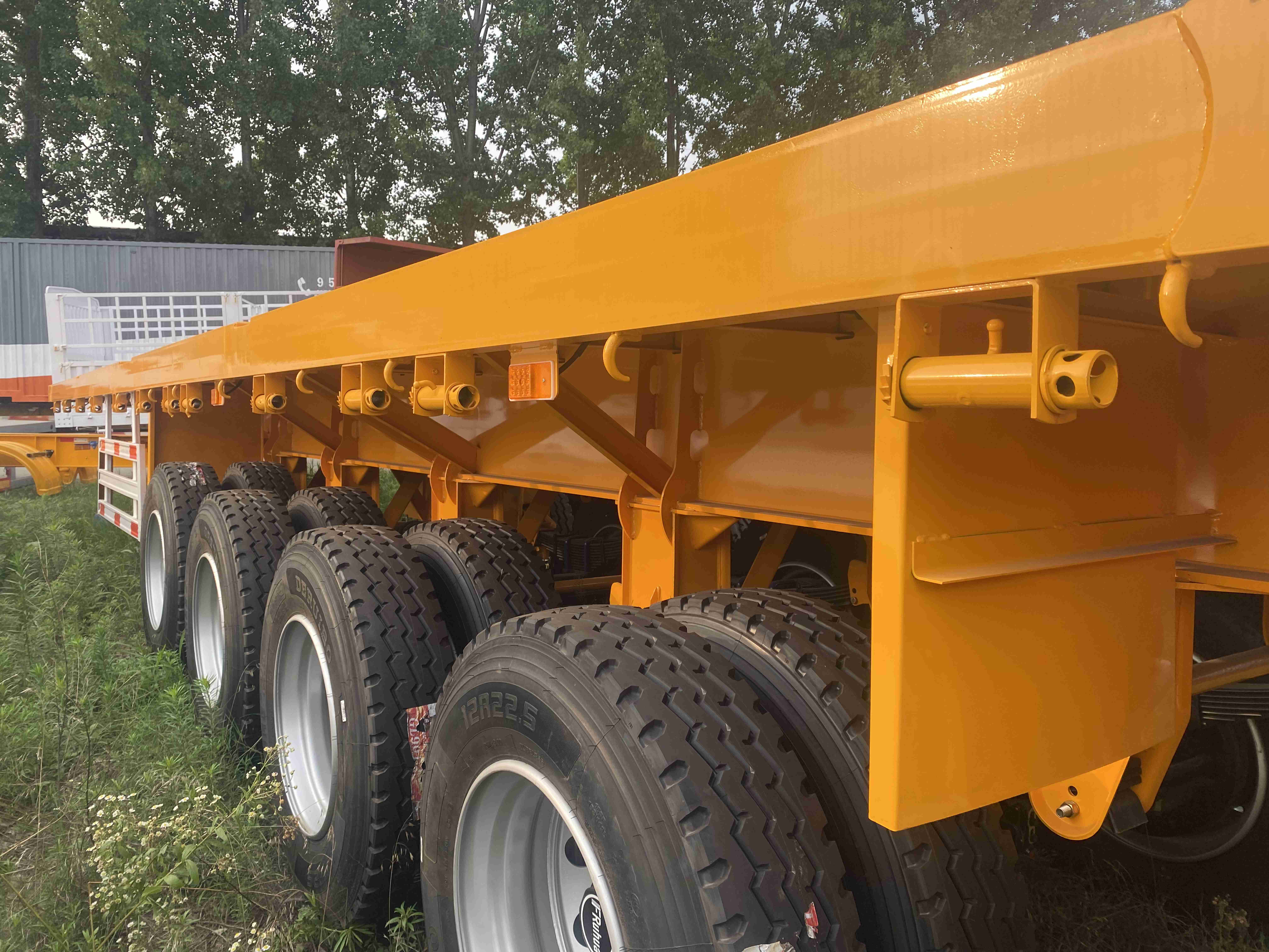 Transport Container Flatbed Semi-trailer 4-axle 100 Ton Flatbed Truck Trailer Wholesale Customization
