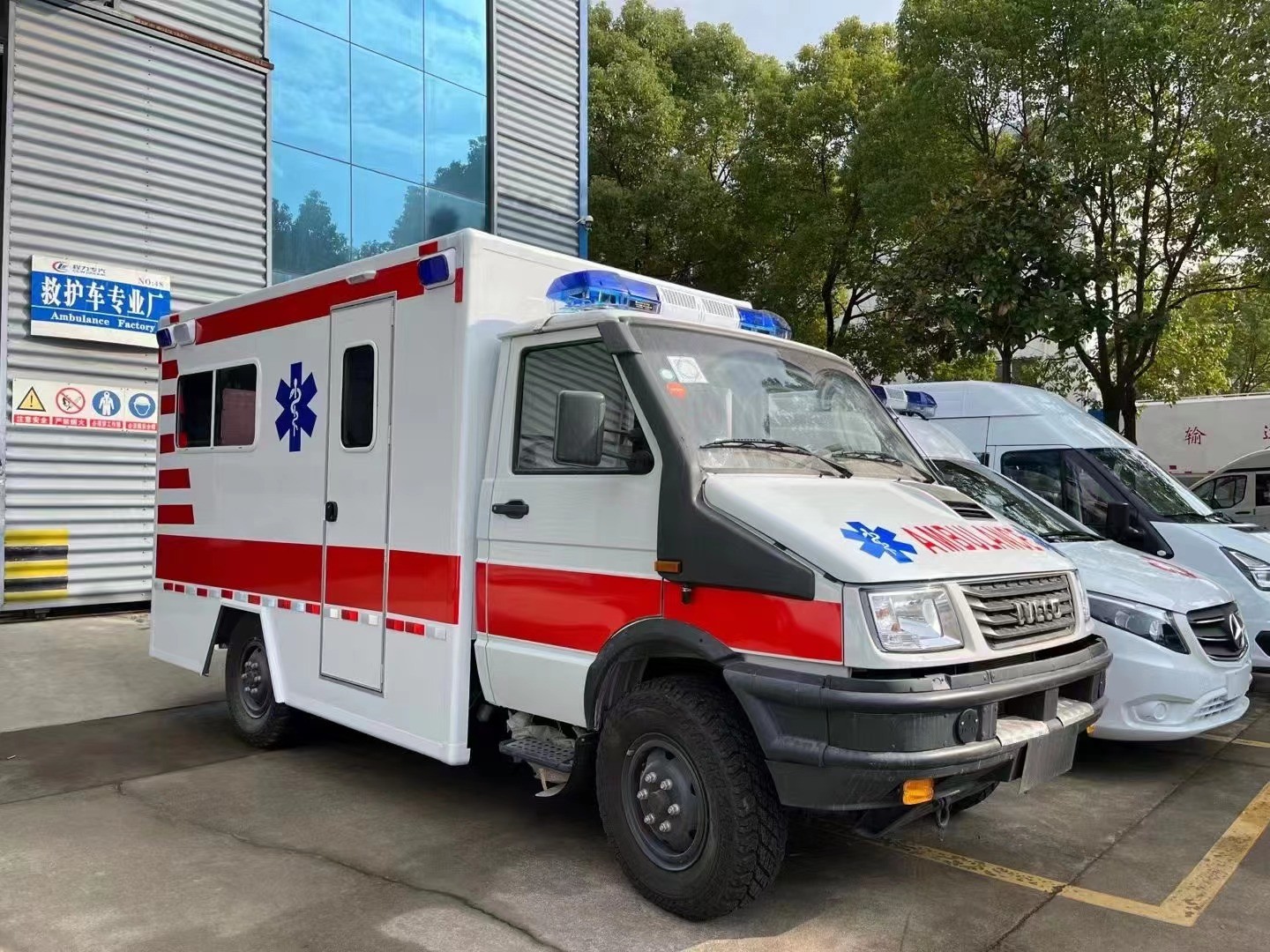 3610mm Wheelbase Emergency Ambulance Car 4X4 Cross Country Ambulance