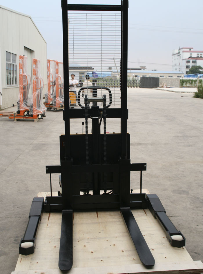 1000kg Powered Pallet Stacker , Adjustable Straddle Pallet Stacker Truck