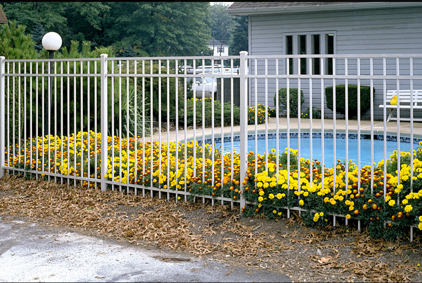 Strong 5ft Height Steel Tubular Fencing With Flat Top For Backyard