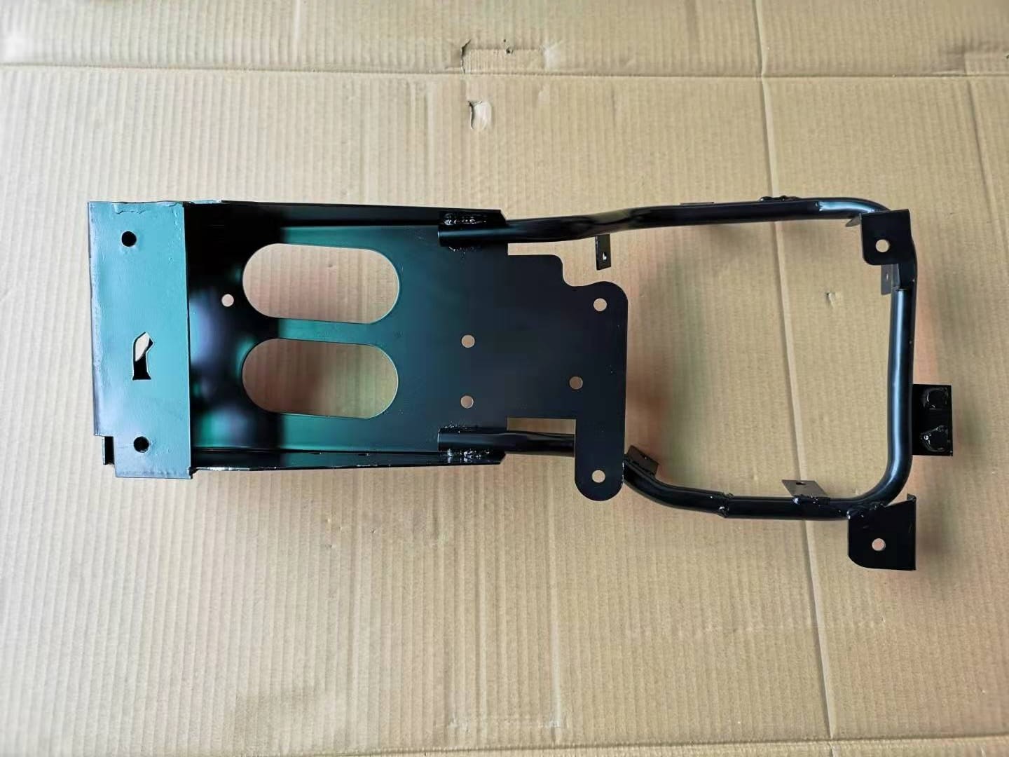 8981214143 Heavy Truck Headlamp Bracket Right Side Behind Bumper