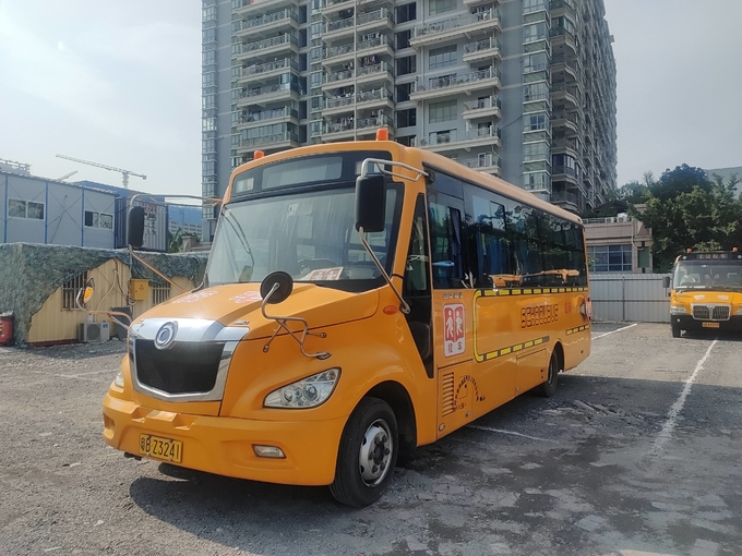 ShenLong Used School Buses 36 Seats LHD Steering Position Diesel Fuel Type