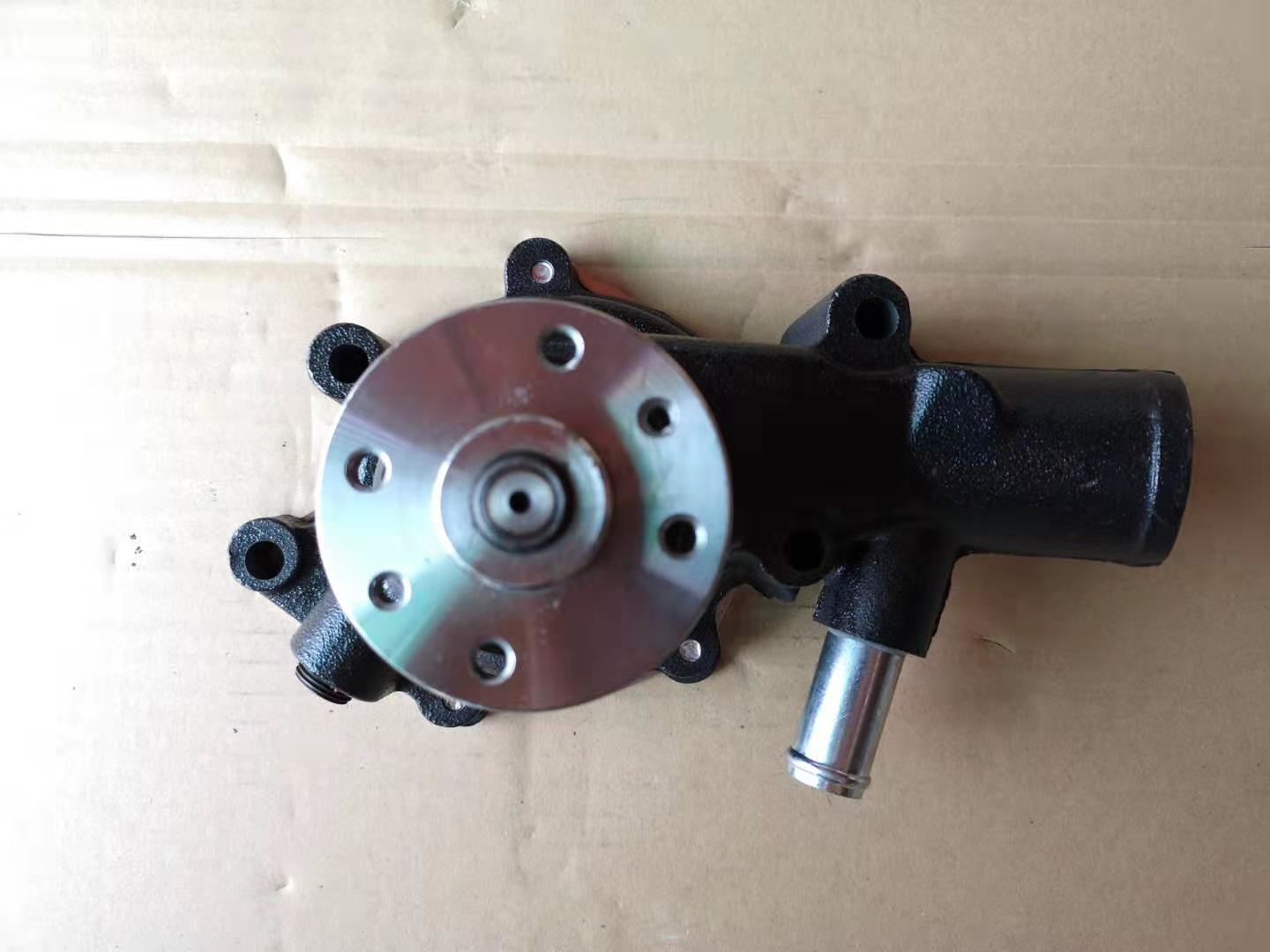 4BG1 4BD1 Machinery Water Pump 8972511840 Water Outlet Pipe Long Black Shell