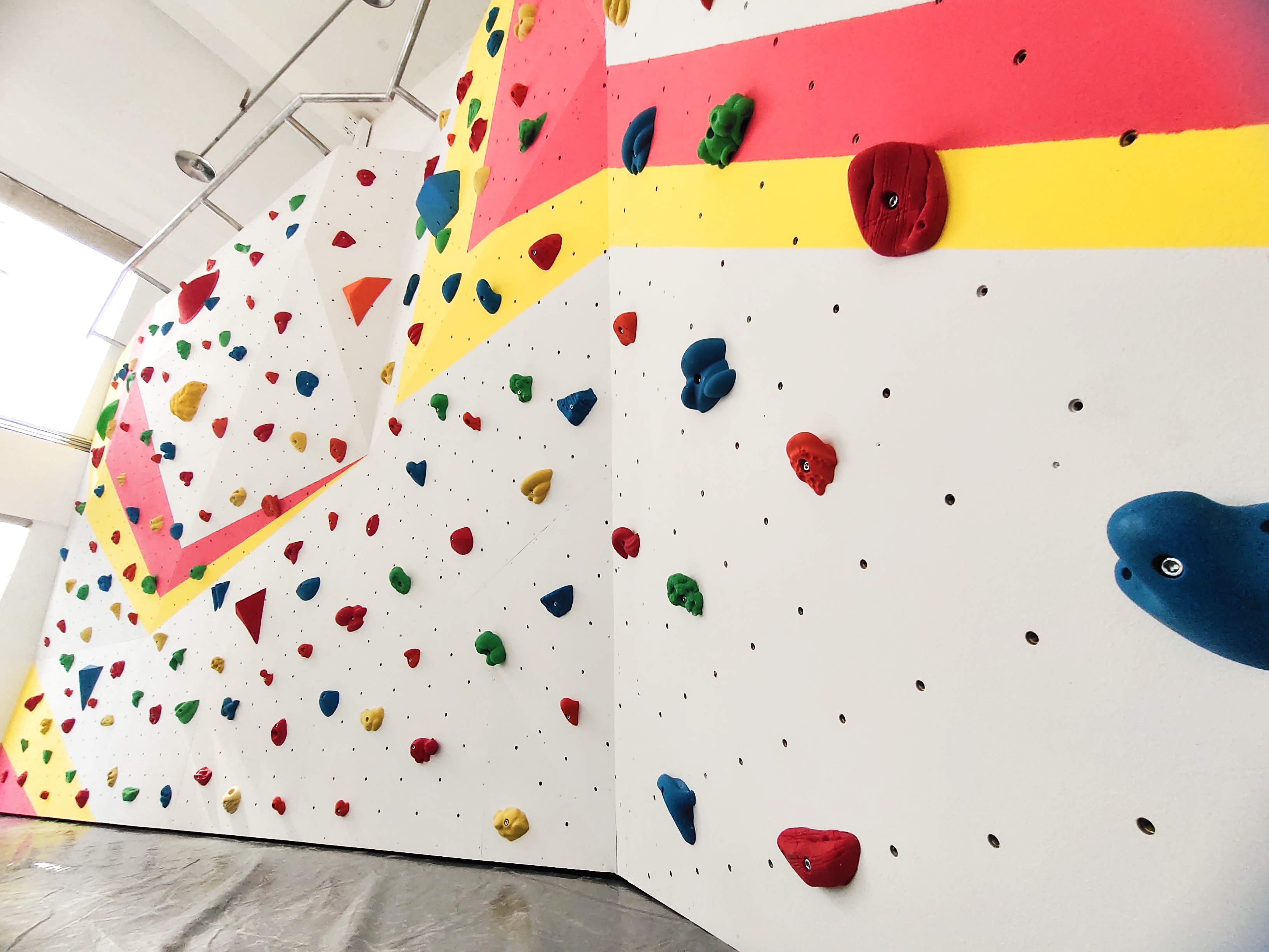 NO Inflatable Indoor Outdoor Rock Climbing Walls With Climbing Holds