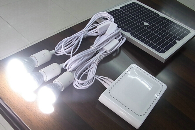 20W Li-ion lithium battery solar home power system with LED 3W bulbs switch cable white and yellow solar energy