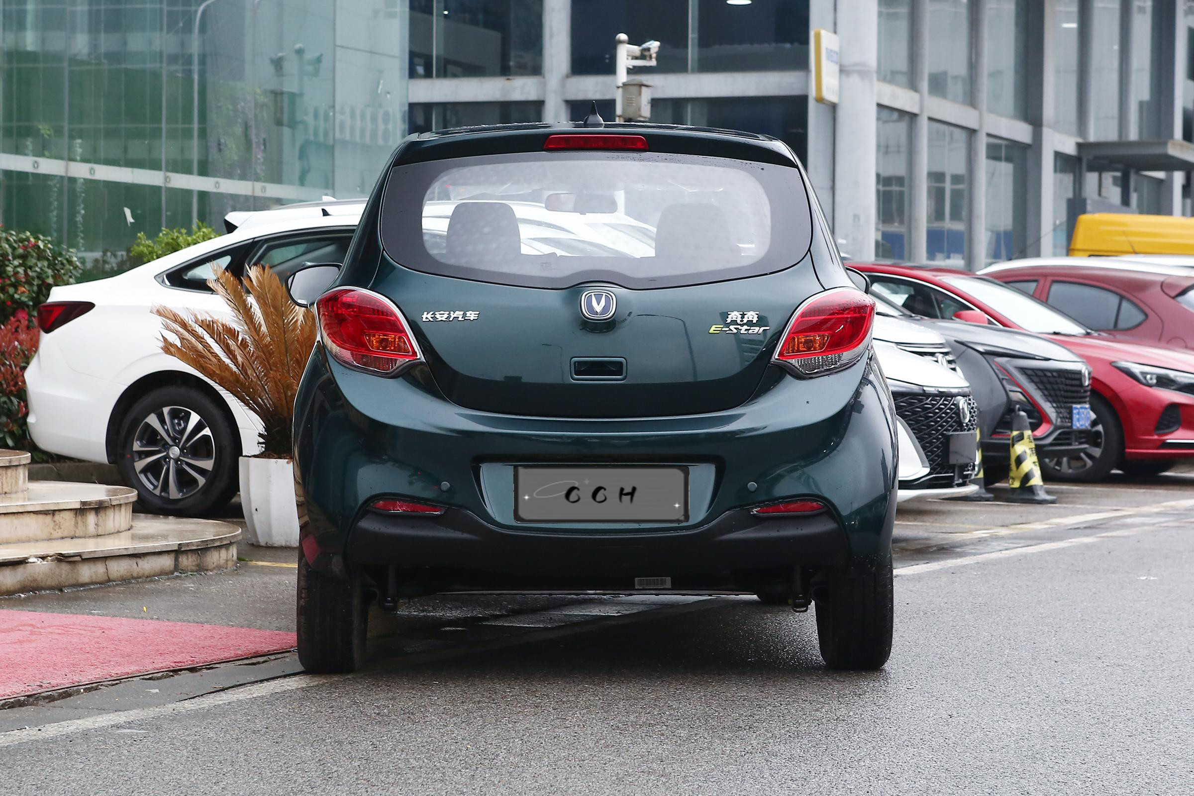 China Electric Car ChangAn Benben E-star 5 Door 5 Seats High Speed 101km/h Range 310km Low Price High Quality Full Versi
