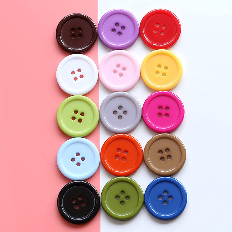 Wholesale Custom Colorful 4 holes Wooden Round Buttons For Clothing Shirt