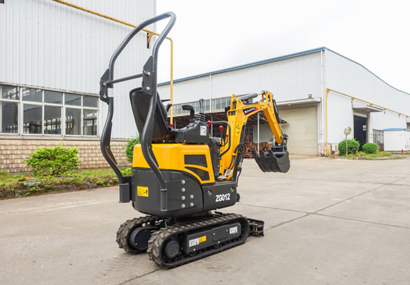 ZG012 1 Ton Mini Excavator Machine Pilot Type For Dig Trenches / Foundations