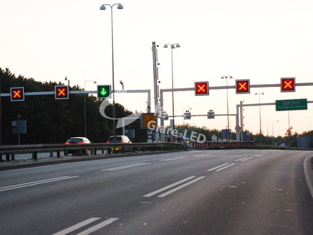 Variable Message Sign LED Arrow Light Signal Lane Control Board with 30° Visual Angle