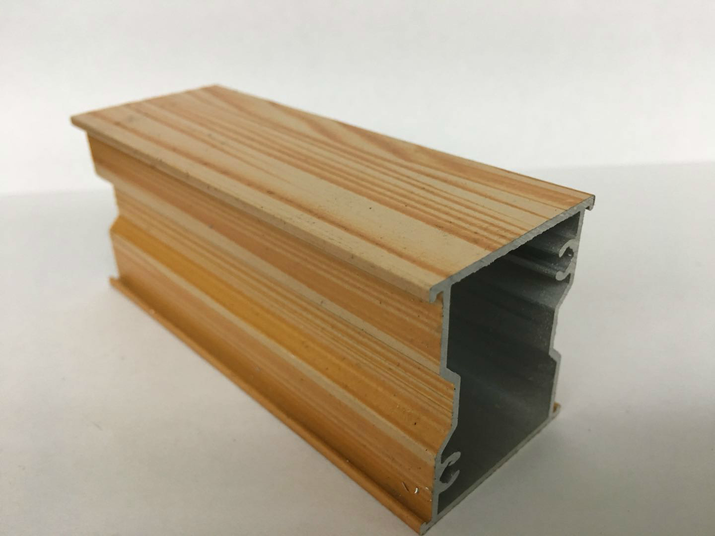 Wood Finish Aluminium Profiles , Hardness And Impact Resistance Of The Film