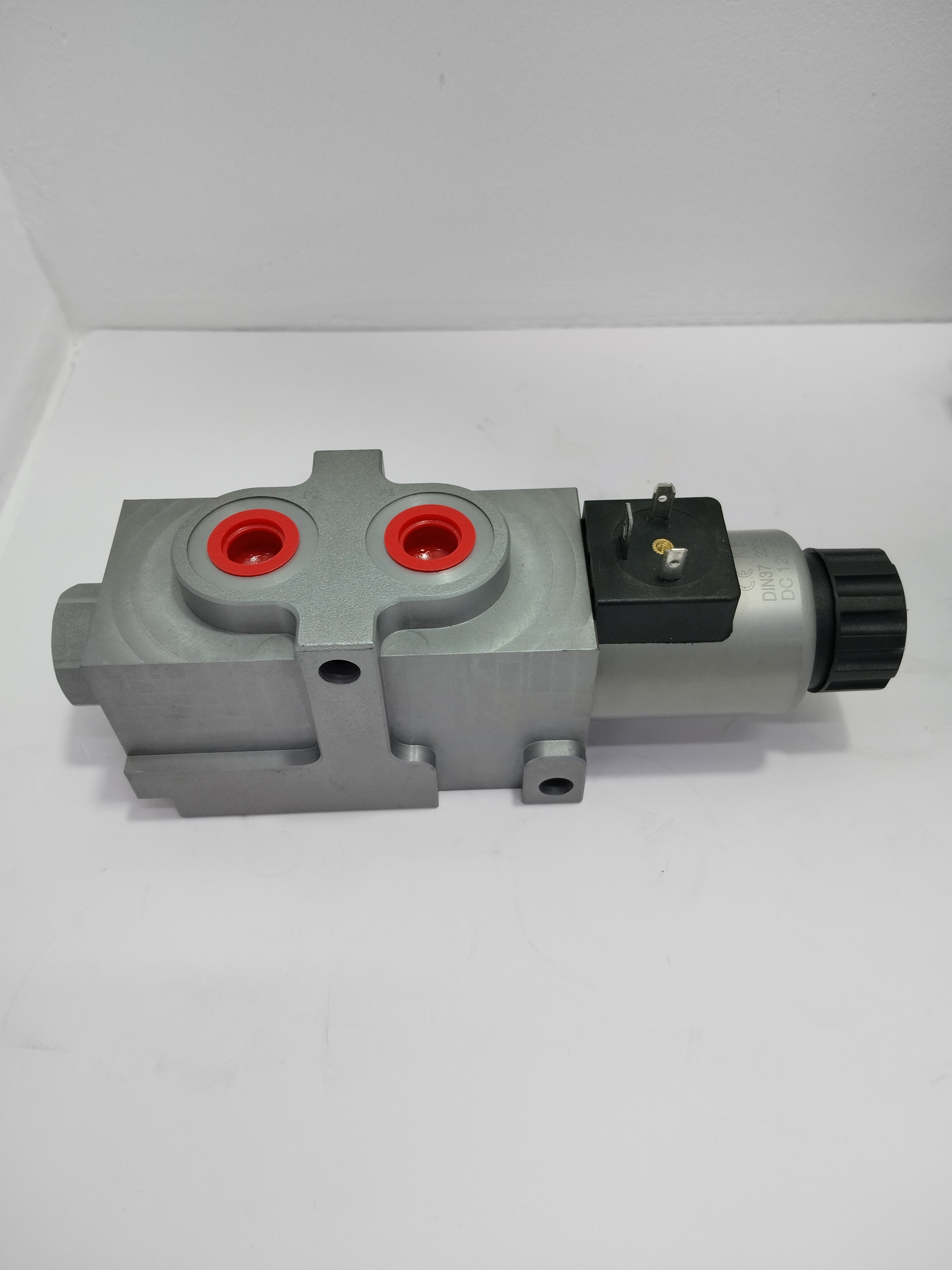 2 Position 6 Way Hydraulic Solenoid Valve 30W IP65K Waterproof Level