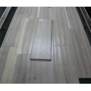  handscraped White Oak Engineered Flooring with white washed surface Manufactures