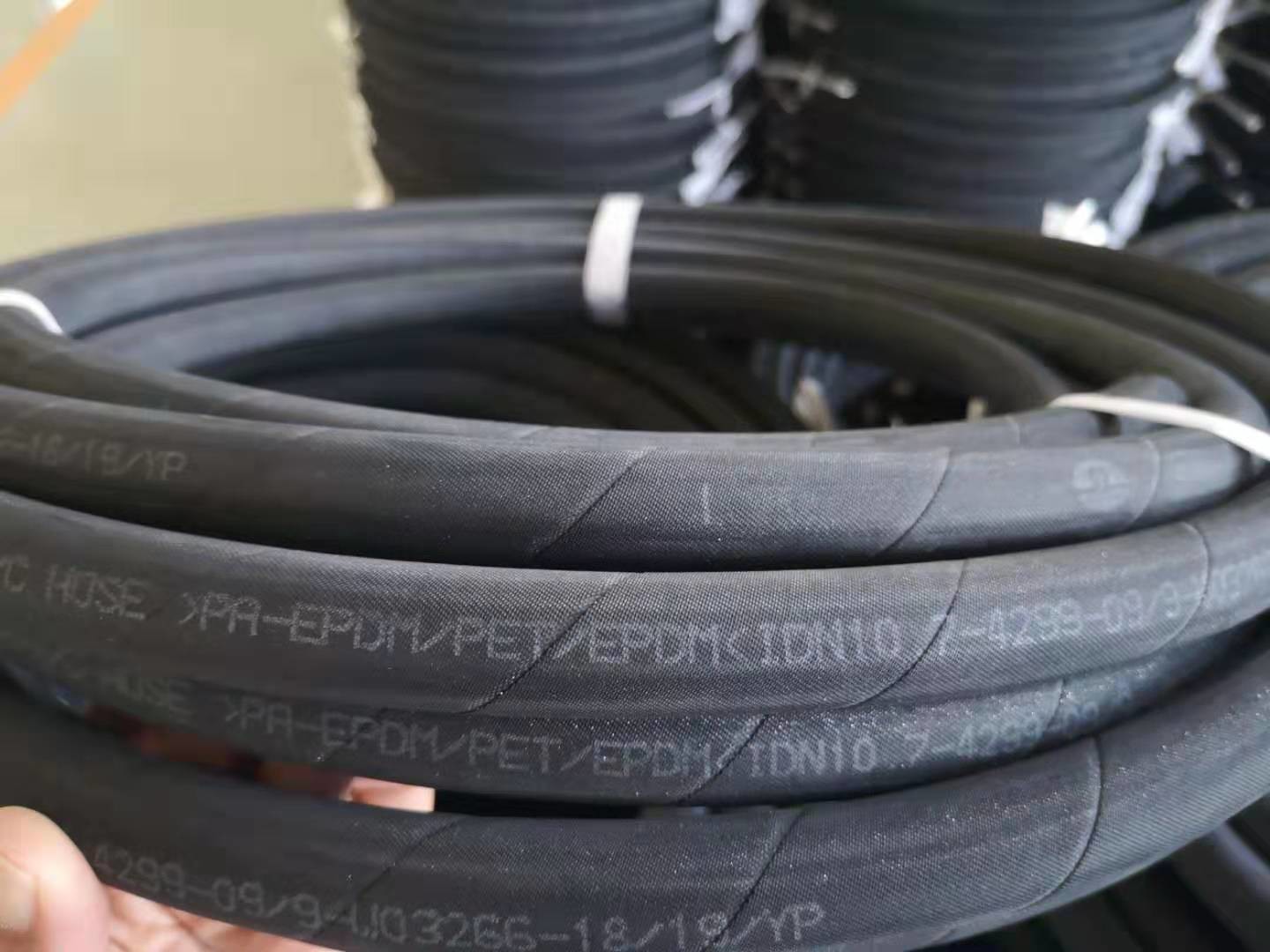 OEM Carrier Transport Refrigeration Hose Type E SAE J2064 A/C Hoses Carrier Unit refrigerant R404A hose