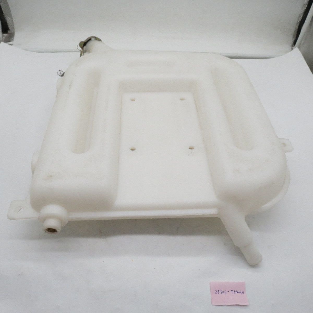 Hot sale engine parts Expansion tank A229900005647