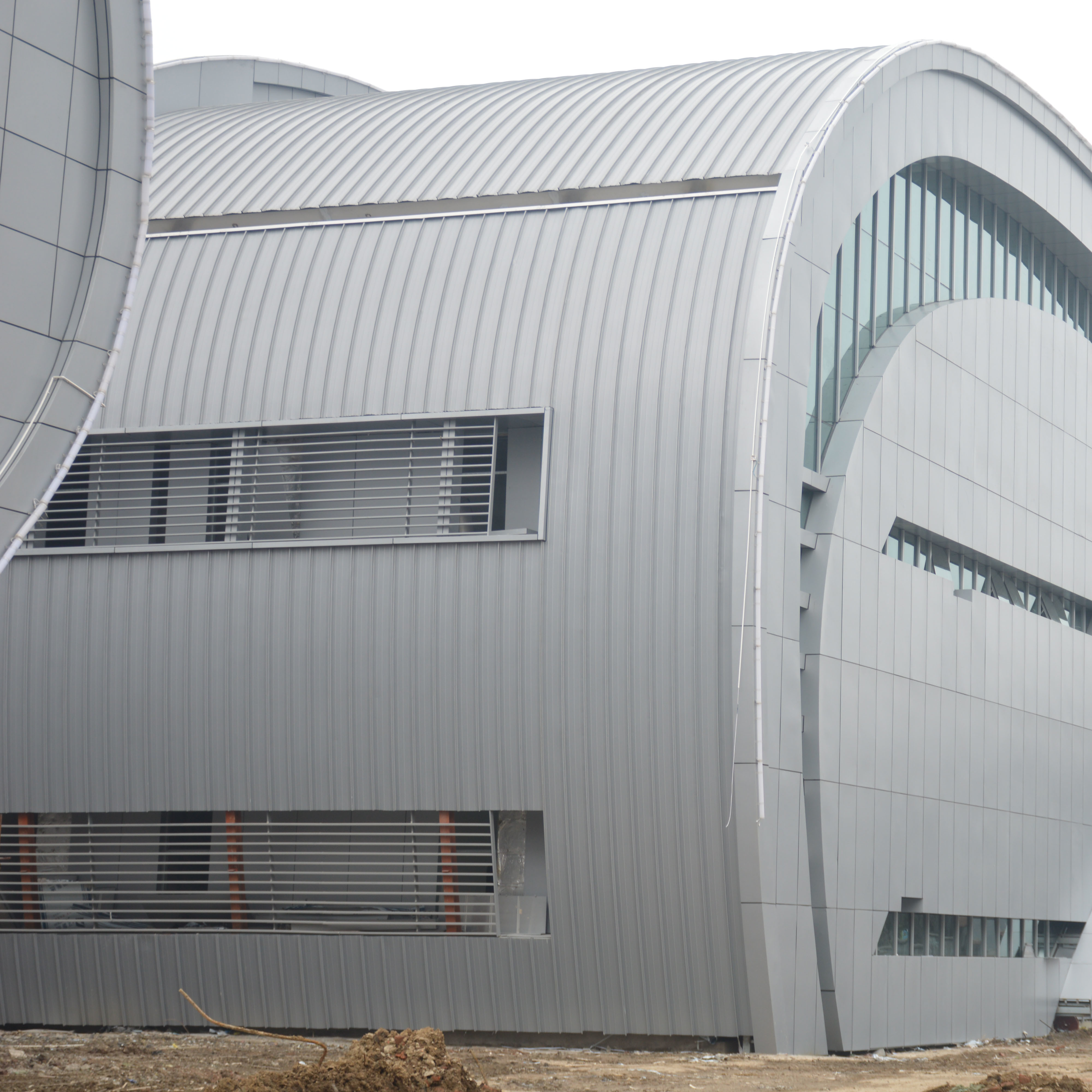 Q355B Glass Aluminium Curtain Wall Construction 0.36mm-0.6mm Customized