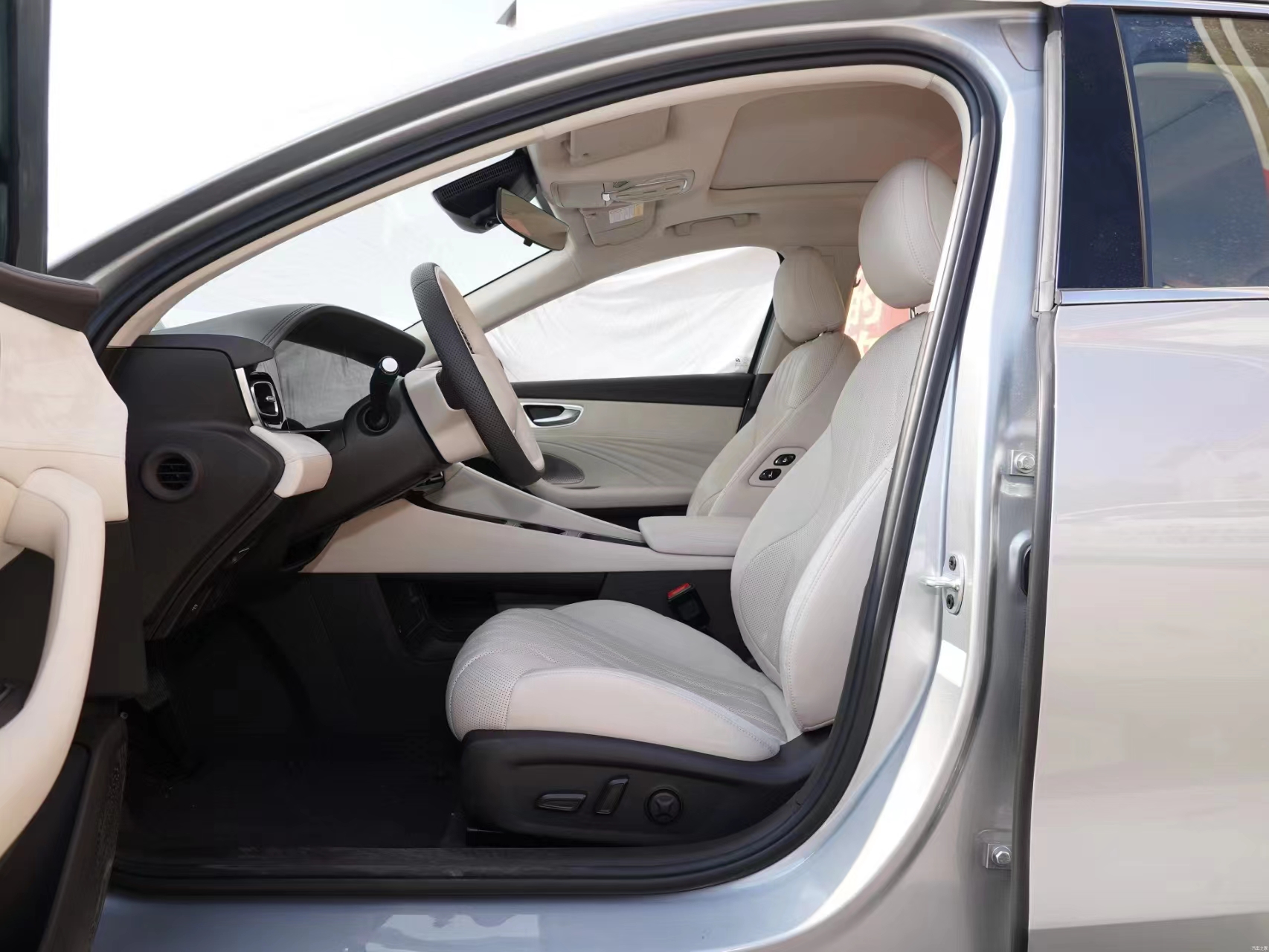 Roewe D7 Energy Vehicle Custom Four-Wheel Electric Car 5-door 5-seat SUV Max Speed 160 Km/h 510km Range for Adults