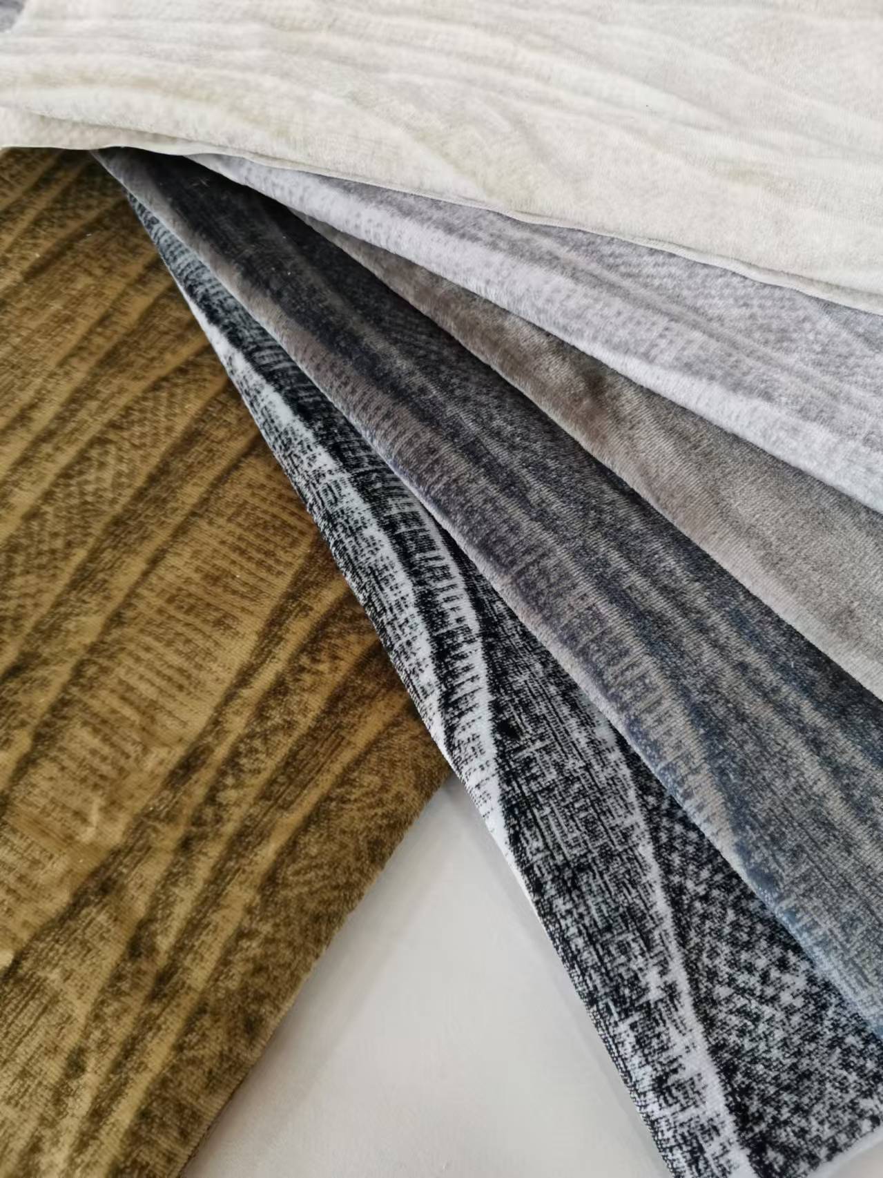 Shrink Resistant Multi Color Upholstery Velvet Fabrics Custom Jacquard Fabric