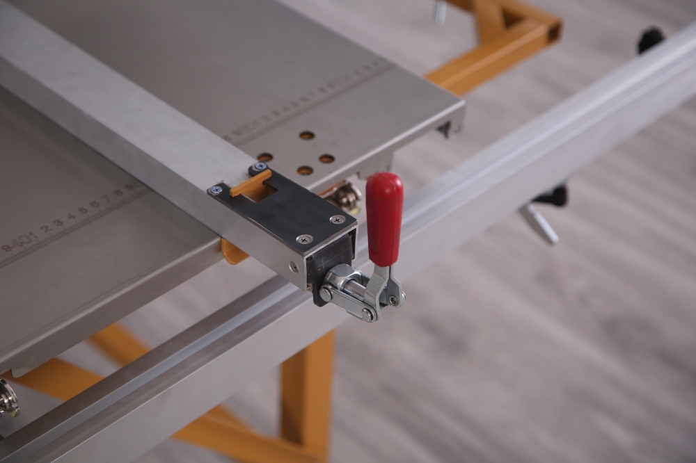 90 KG Weight VERTICAL Style Portable Sliding Table Saw Machine for Wood Cutting Panel
