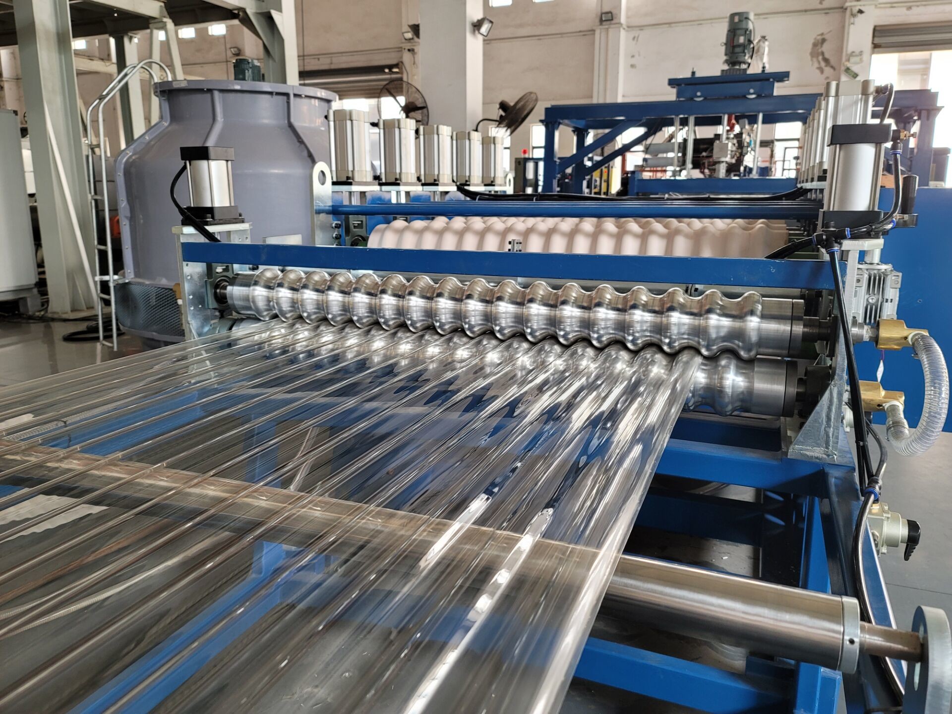 ABB Inverter Customized Plastic Roof Tile Machine Temperature 180-220C