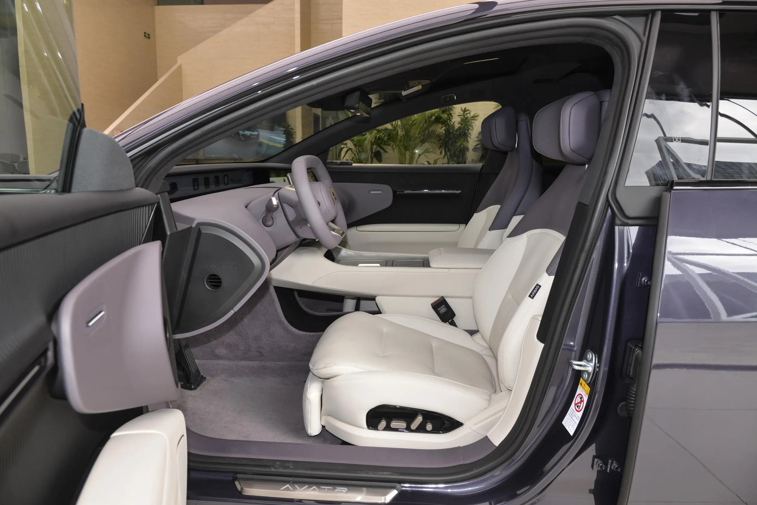 Fuel Electric 100% Avatr 12 2024 Single Motor 5 Seater Sedan 700KM Range Ternary Lithium Battery Energy Vehicles Changan