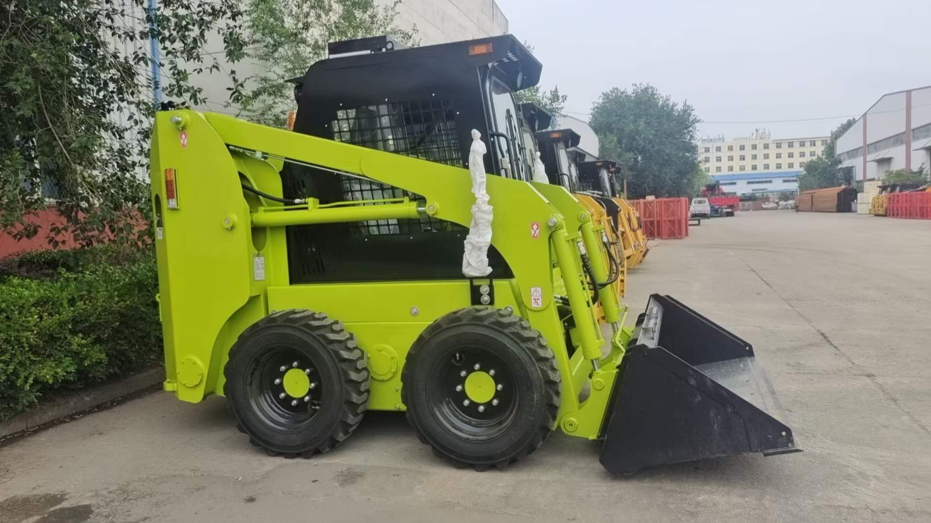 Directly Sell 18.2kw Mini Crawler Skid Steer Loader with 1069 kg Machine Weight