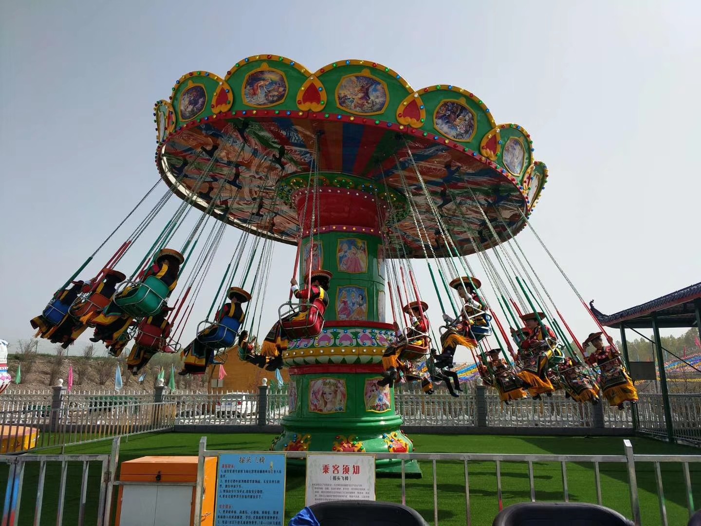 Shaking head flying chair 16 seats covering Diameter 10M Voltage 380 V