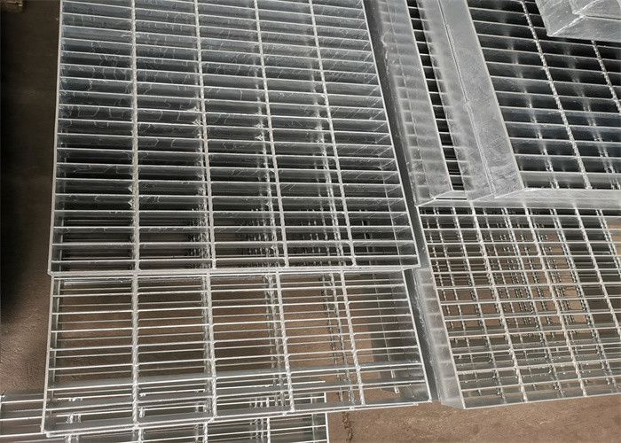 32*3mm Workshop Weld Stair Treads Steel Grating Skid Proof Anti Explosion