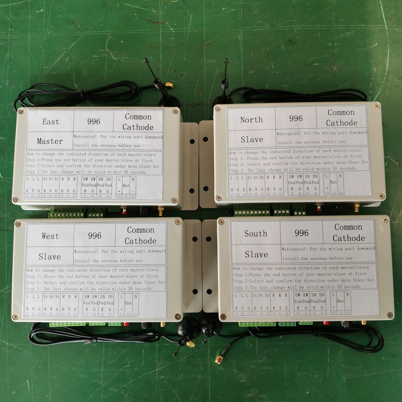 Separate Unit EXW 44/22 Outlets Wireless Solar Traffic Light Controller