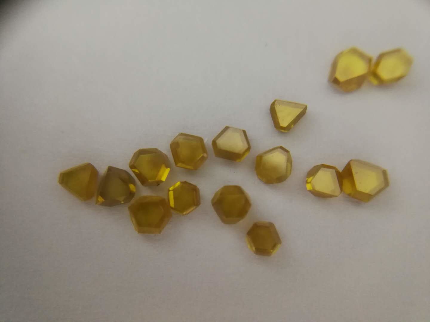 Single Crystal HPHT Lab Grown Diamonds Mono Synthetic Diamond Grit For Drawing die