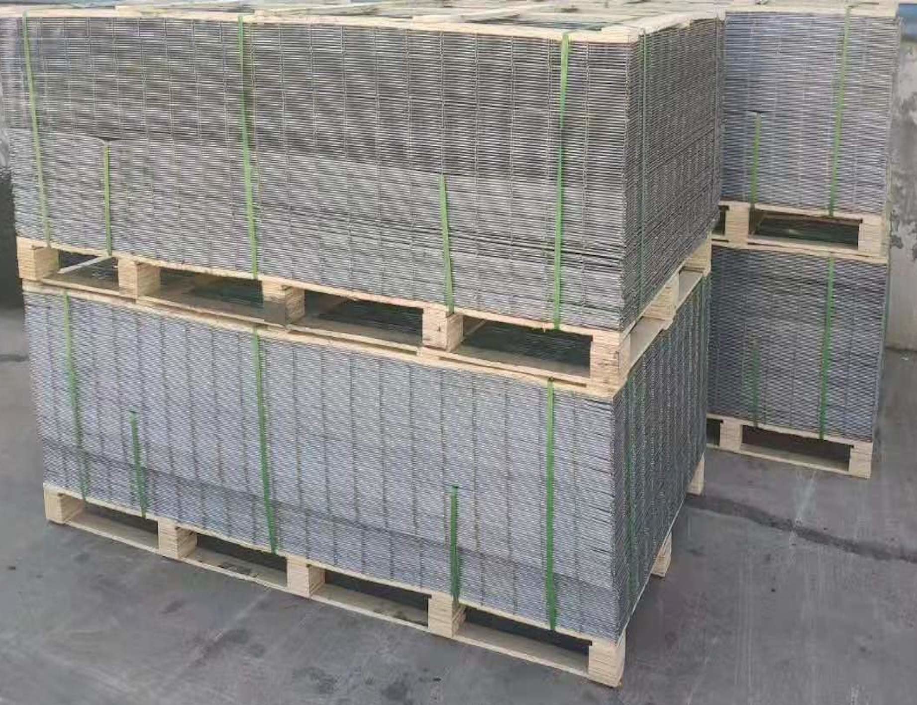 Low Carbon Steel Wire Mesh 1/2X1/2 Galvanised Steel Wire Mesh 30m